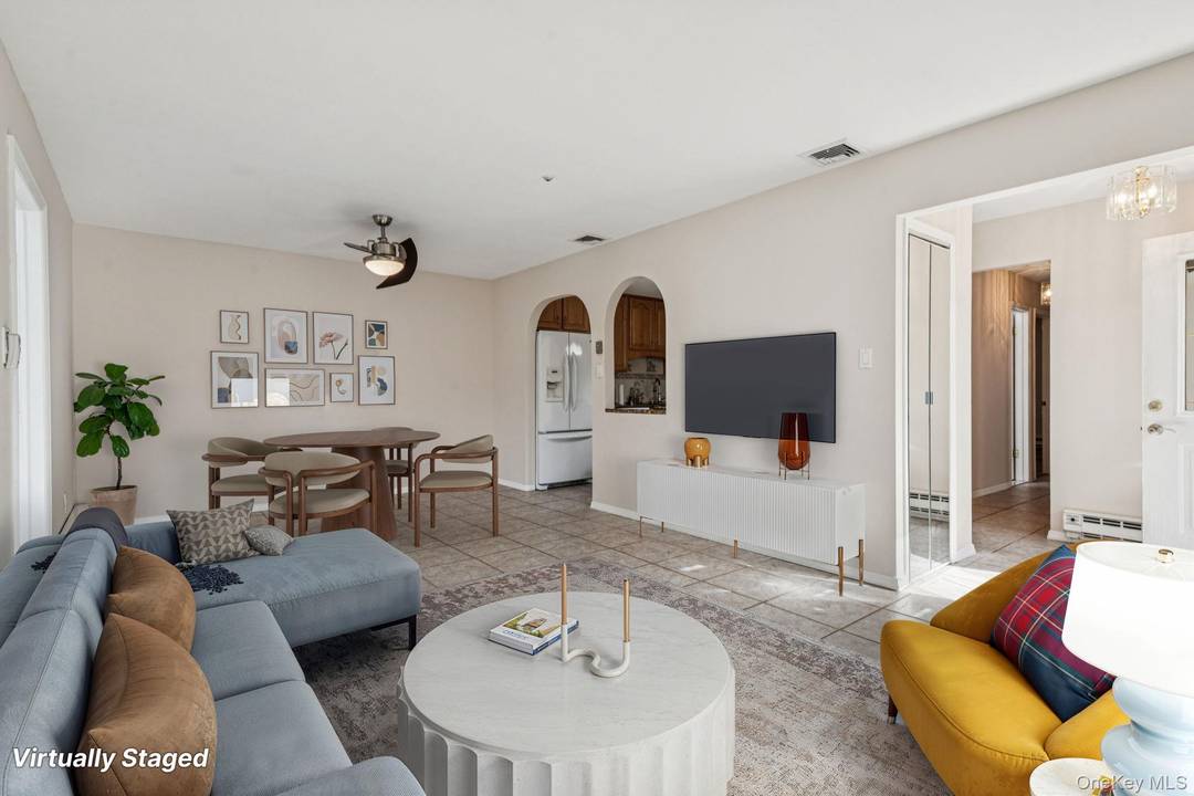 Welcome to the desirable Strathmore Court community !