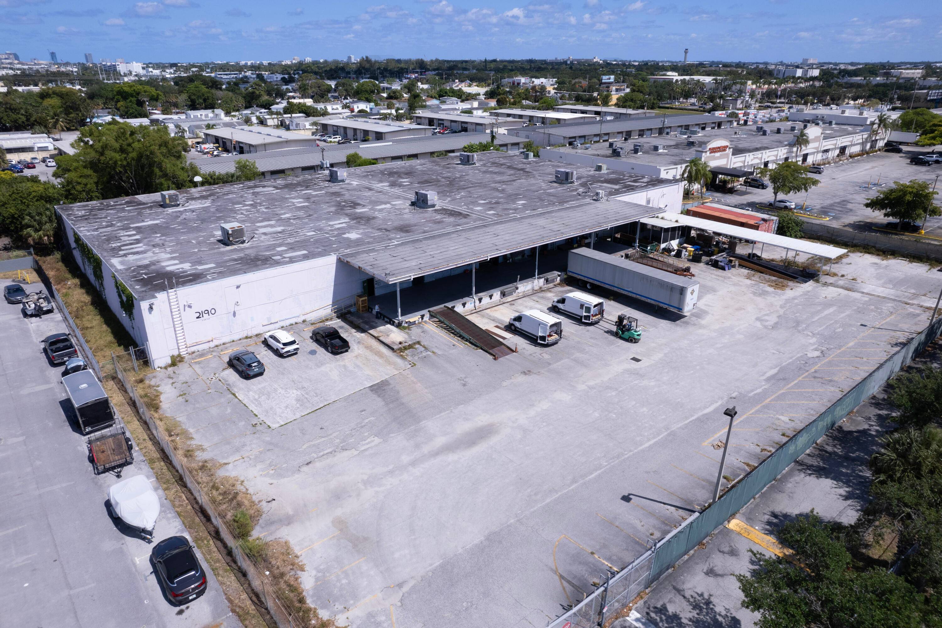 Discover approximately 44, 000 square feet of prime warehouse space for lease in centrally located West Palm Beach.