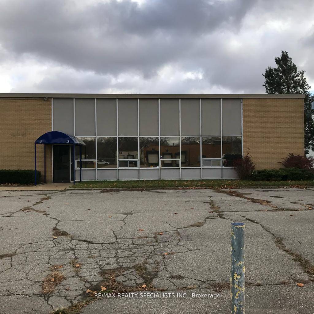 RARE fnd industrial warehouse 10800sqft.