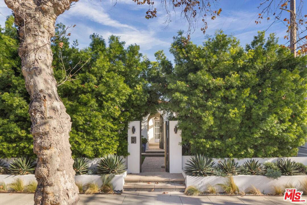 360  S Canon Dr 4BR Beverly Hills La