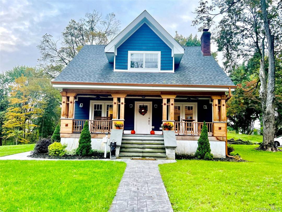 Welcome to this stunning 3 bedroom, 2.