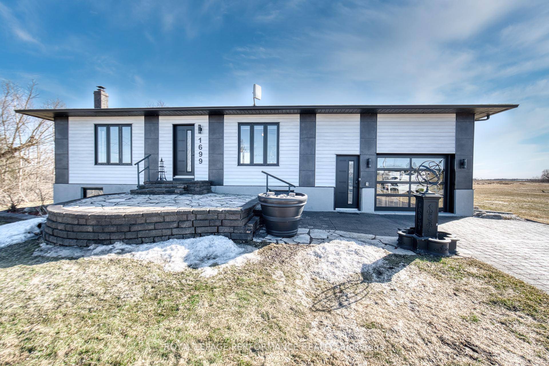 6. 29 Acres of Possibilities Welcome to 1699 Bay Road !