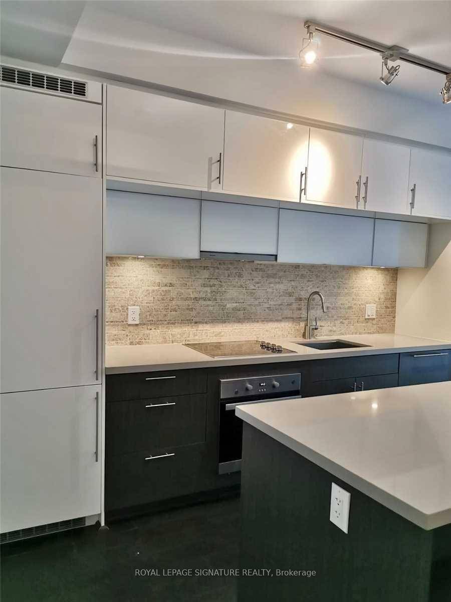Excellent studio suite at The Mercer a modern, stylish residence in the vibrant Entertainment District.