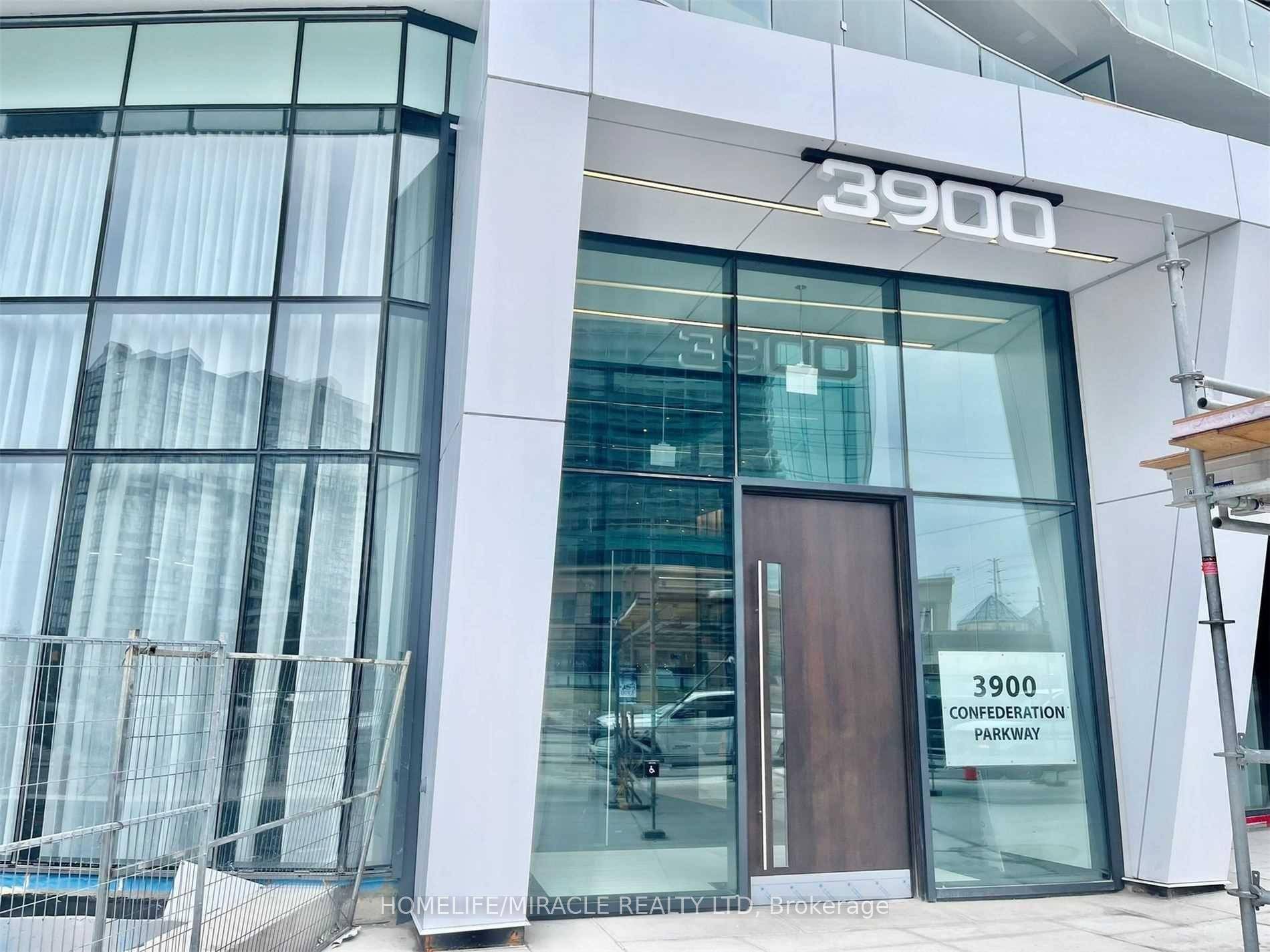 Experience this Immaculate 1 Bedroom, 1 Bath Condo at M City, with upgraded, decorative wall and ceiling panels, walk in closet, pot lights throughout and remote control blinds to cover ...