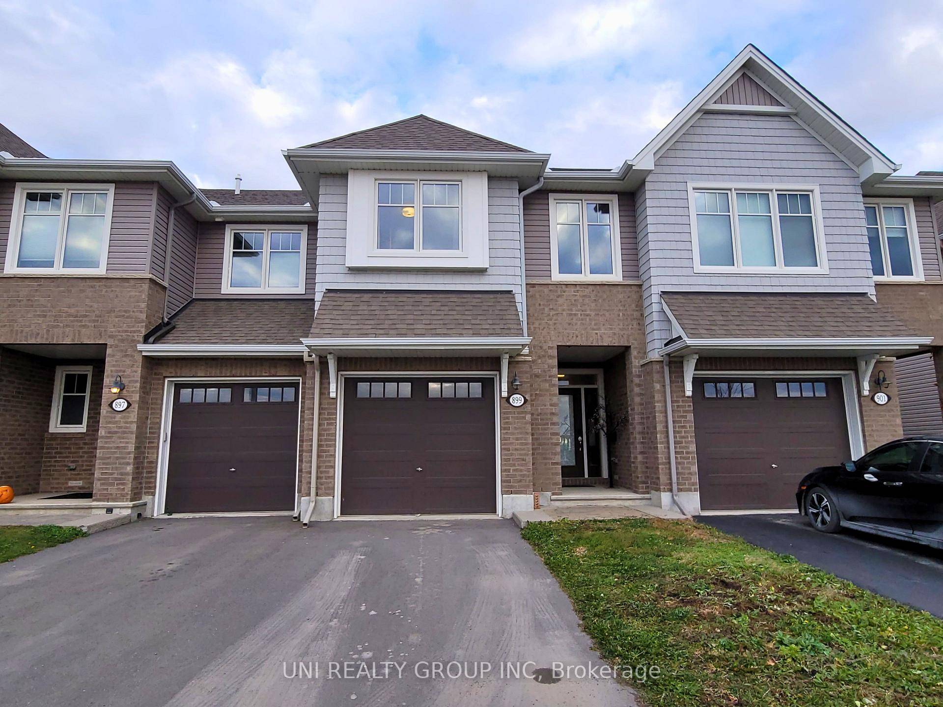 Stunning Tamarack Chelsea model in the exclusive and sought after Orleans Camelot neighbourhood.