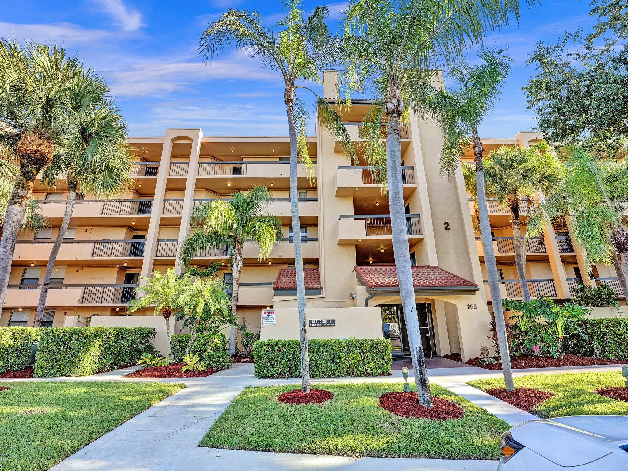 Beautifully Remodeled Lakeview Condo Minutes from the BeachStep into this stunning first floor condo featuring serene lake views and a private front courtyard perfect for relaxing or entertaining.
