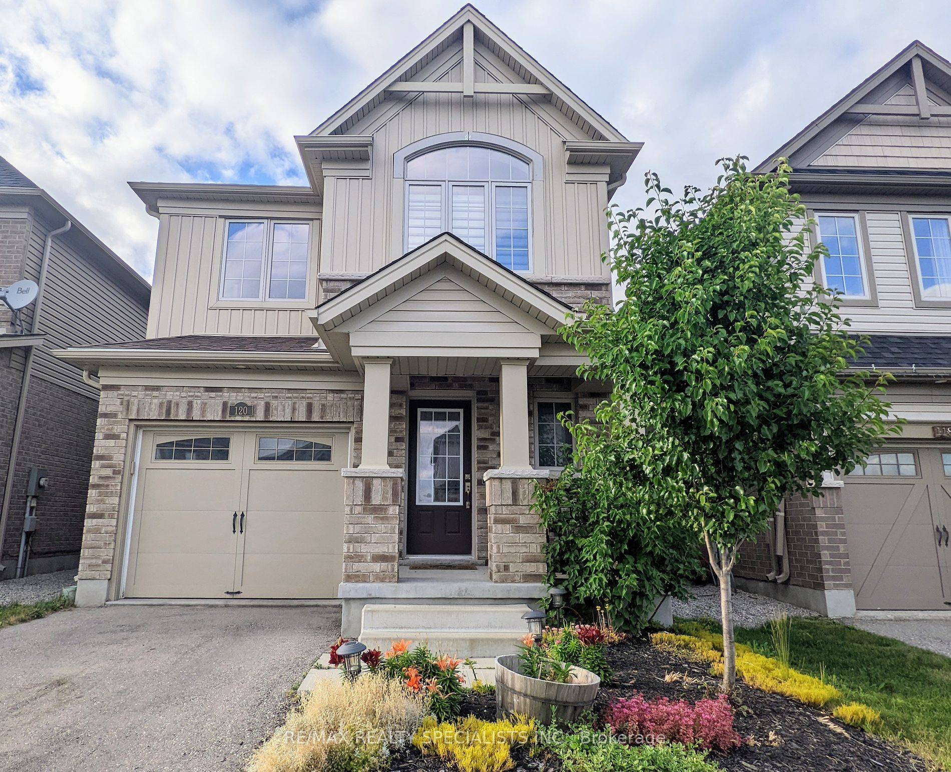 Very clean Modern Single detached home in a serene, green community and quiet family friendly peaceful neighbourhood in Waterloo.