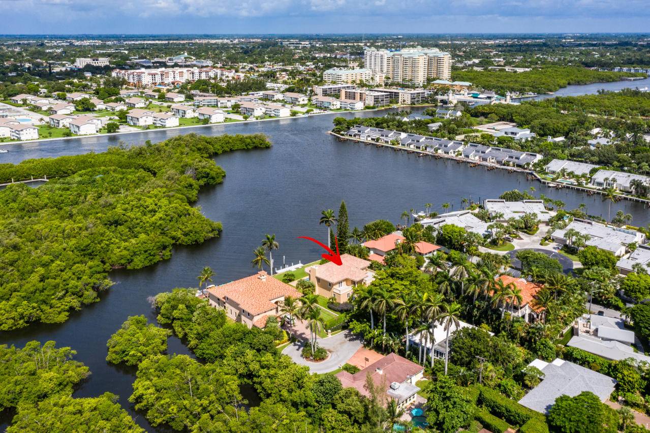 This 4100 square foot, 4 bedroom, 3 full and 1 half bath gem of a home is located on a secluded very private cul de sac lot in the heart ...