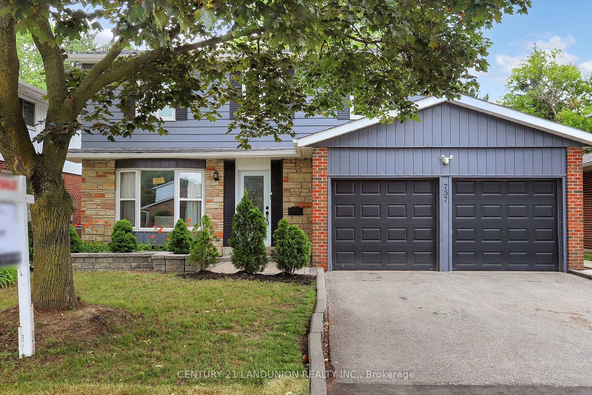 Beautiful 4 Bedroom Detached Home Backing Onto Golf Club with Exceptional View !