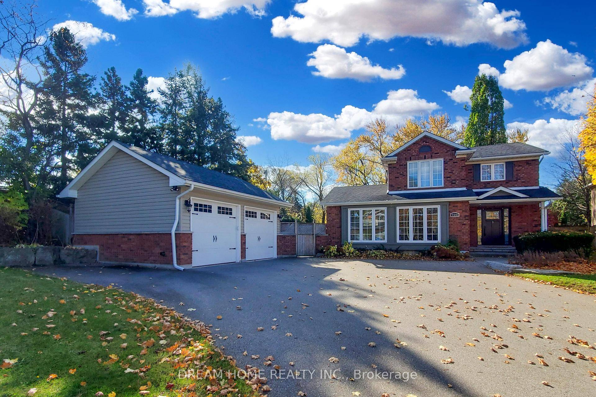 At the heart of Glenwood Park on a family friendly cul de sac you will find 920 Glendale Court.