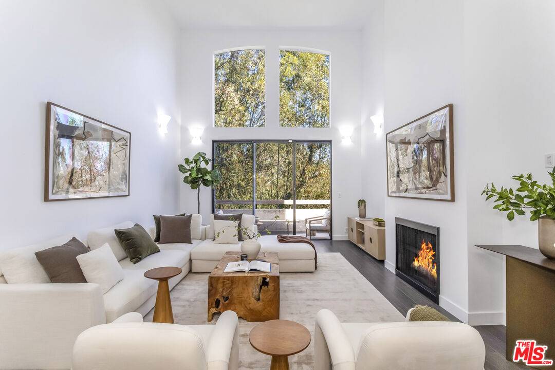 410 S Barrington Ave 3BR Brentwood La