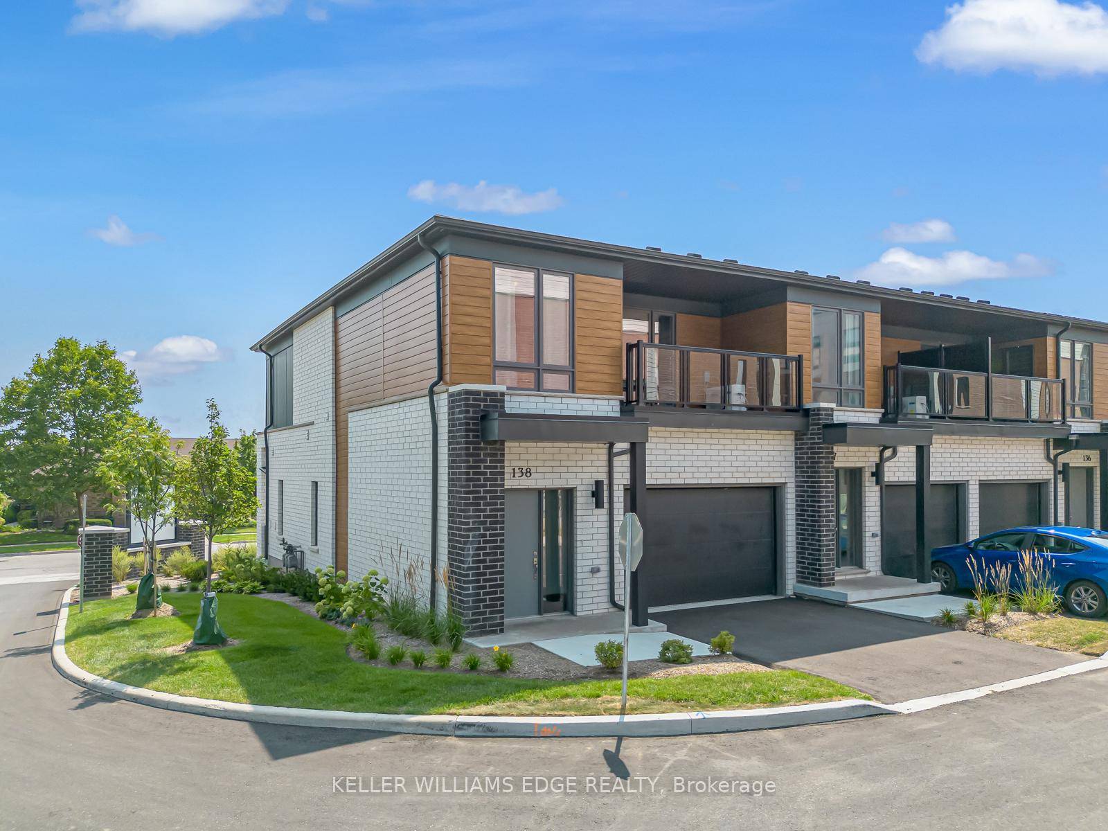 Step into this sleek and contemporary 2 storey townhome, perfectly situated in the heart of Cambridge and offering an ideal mix of style, comfort, and convenience.
