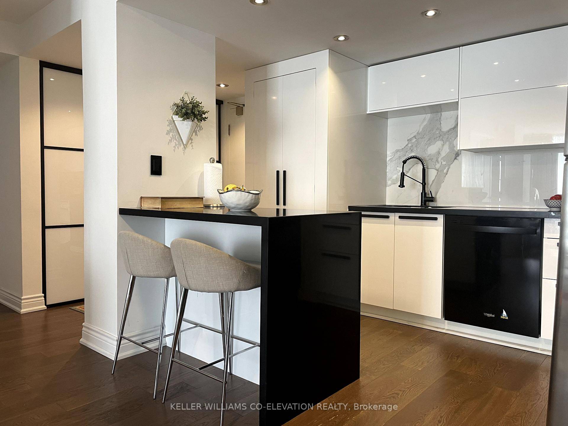 Fully Furnished 2 Bedroom in Prime Family Friendly Neighbourhood !