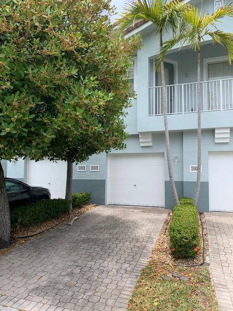 Spacious 2 bedroom 2. 5 bathroom townhome in Thousand Oaks.