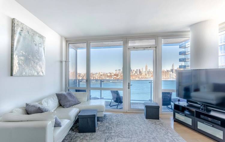 LUXURY WATERFRONT LIVING IN WILLIAMSBURG BROOKLYN !