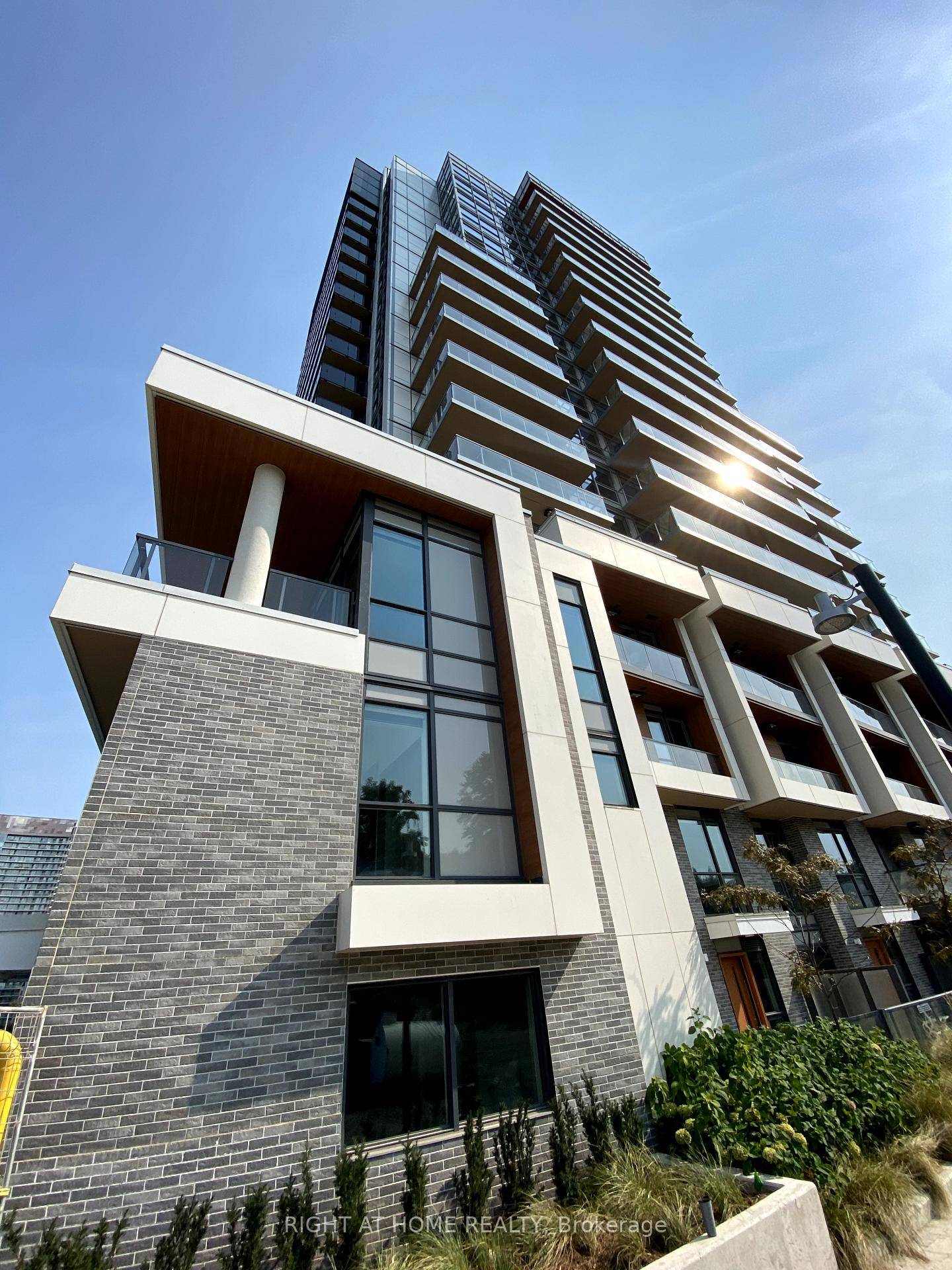 Only One Corner Unit of A Kind 3 Bedroom 3 story Villa in the Most Luxurious Building In Concord Park Place Saisons Community Featuring Exceptional Park and Garden Views.