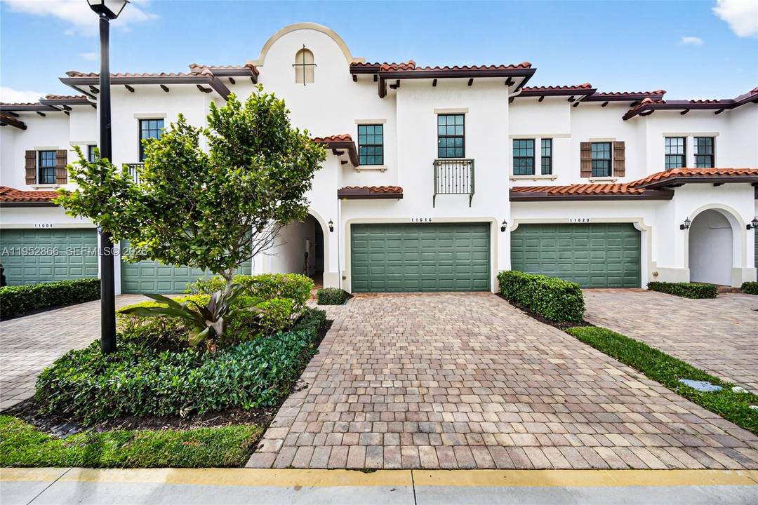 OPEN HOUSE Sat, Jan 31 from 11 30am 1pm Built in 2018 and located within the gated Raintree community, this Vallejo model townhome sits on a prime waterfront lot and ...