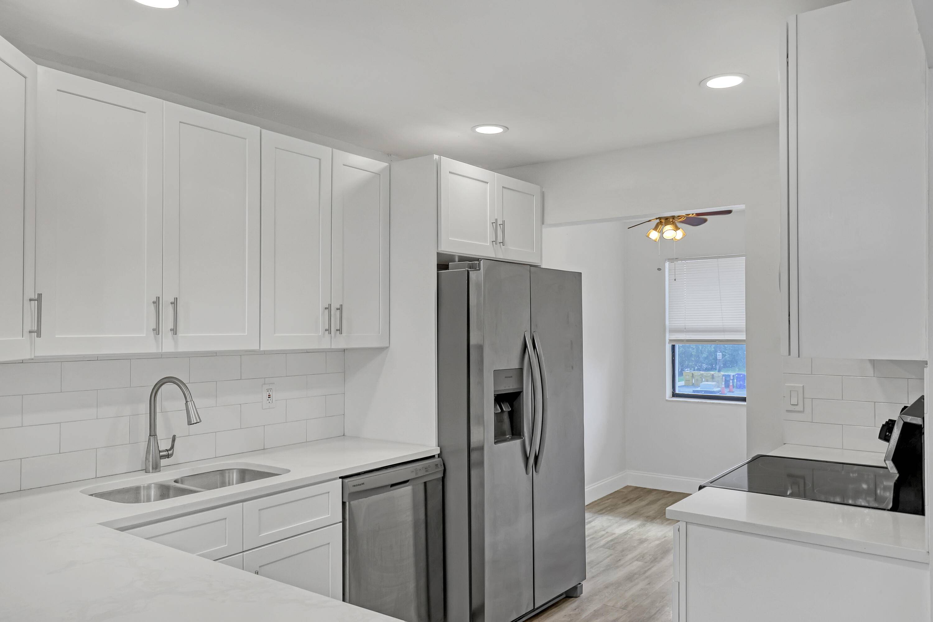 Spacious, updated 2 2 condo with a large living area and a comfortable master suite featuring a walk in closet.