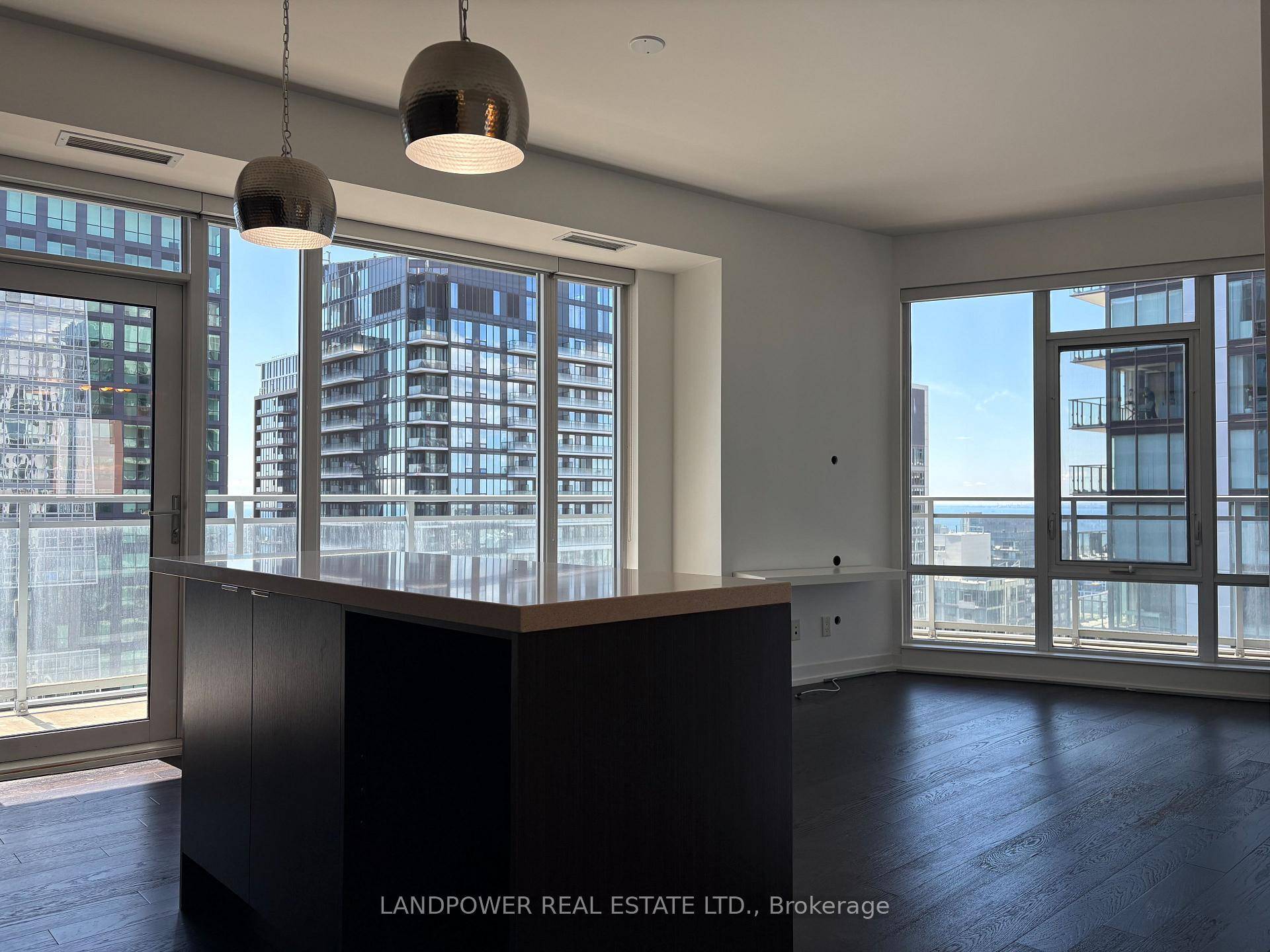 Beautiful 2 Bedroom amp ; 2 Bath Unit At Cinema Tower.