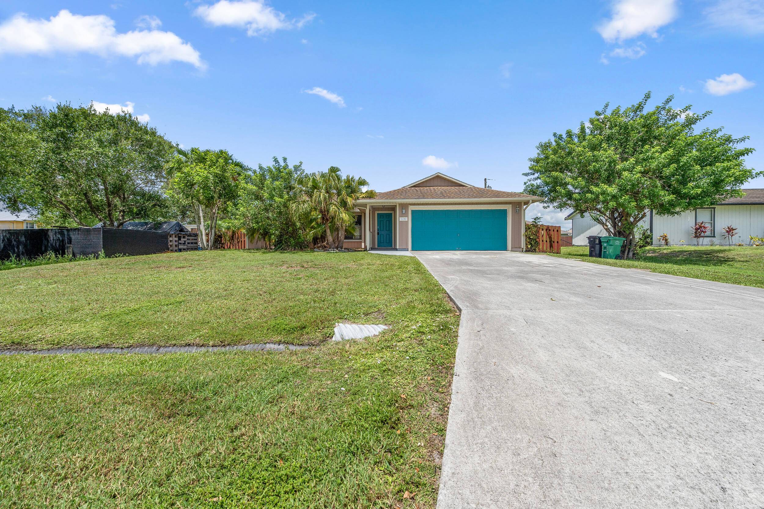 Unlock the Potential Pool Home in Prime Port Saint Lucie Location !