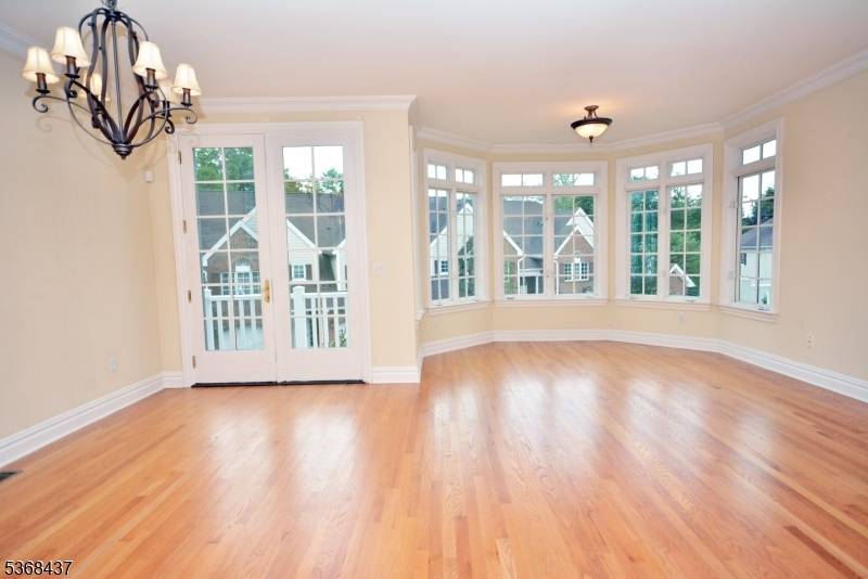 Welcome to Lakeside Villas at Watchung, a serene 55 community offering privacy, yet just across from the picturesque Watchung Lake park, Water Wine, a renowned gourmet restaurant, and Pourtuga, the ...