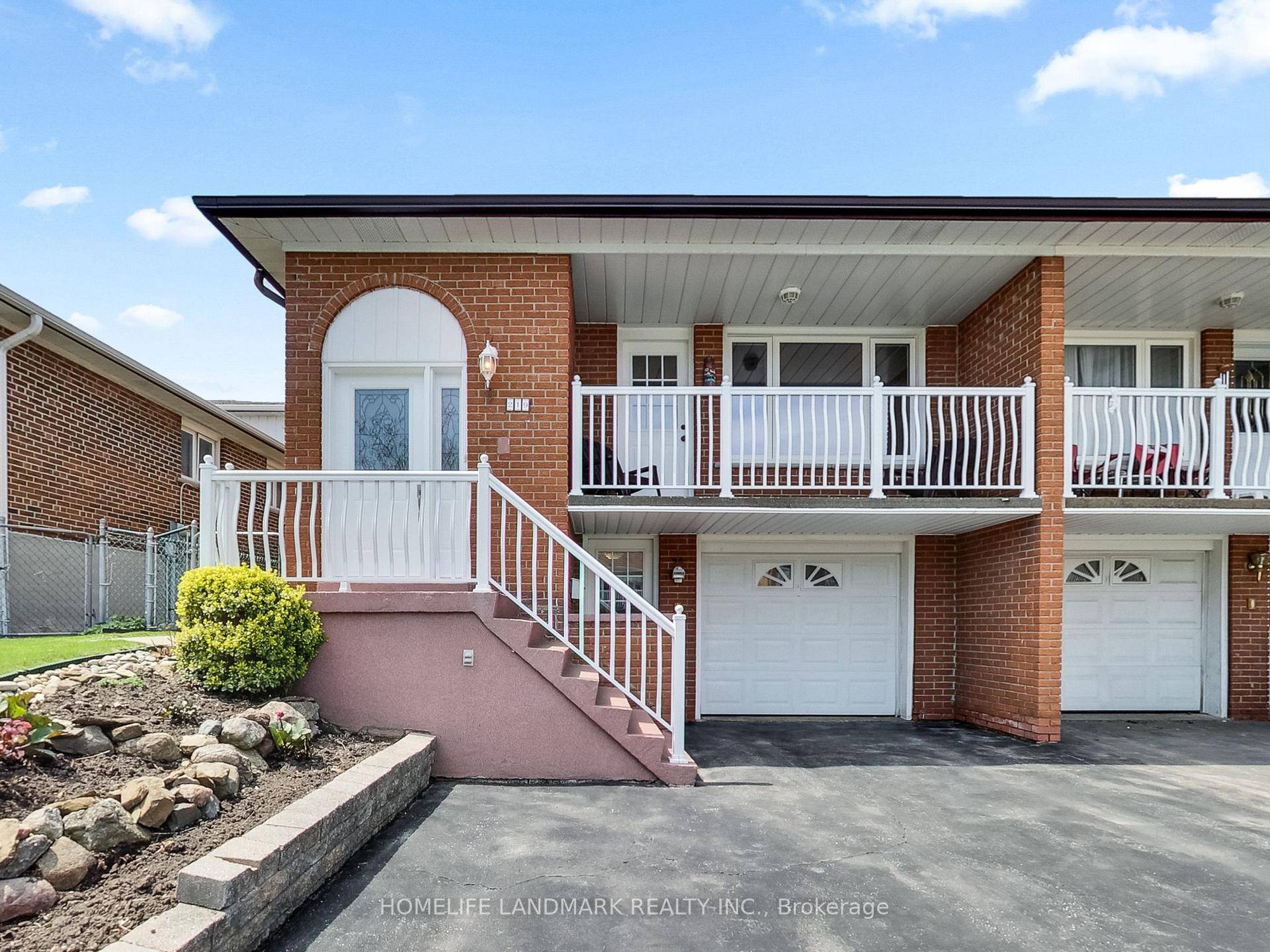 One Bedroom Unit In A Clean Backsplit Semi Detached House.