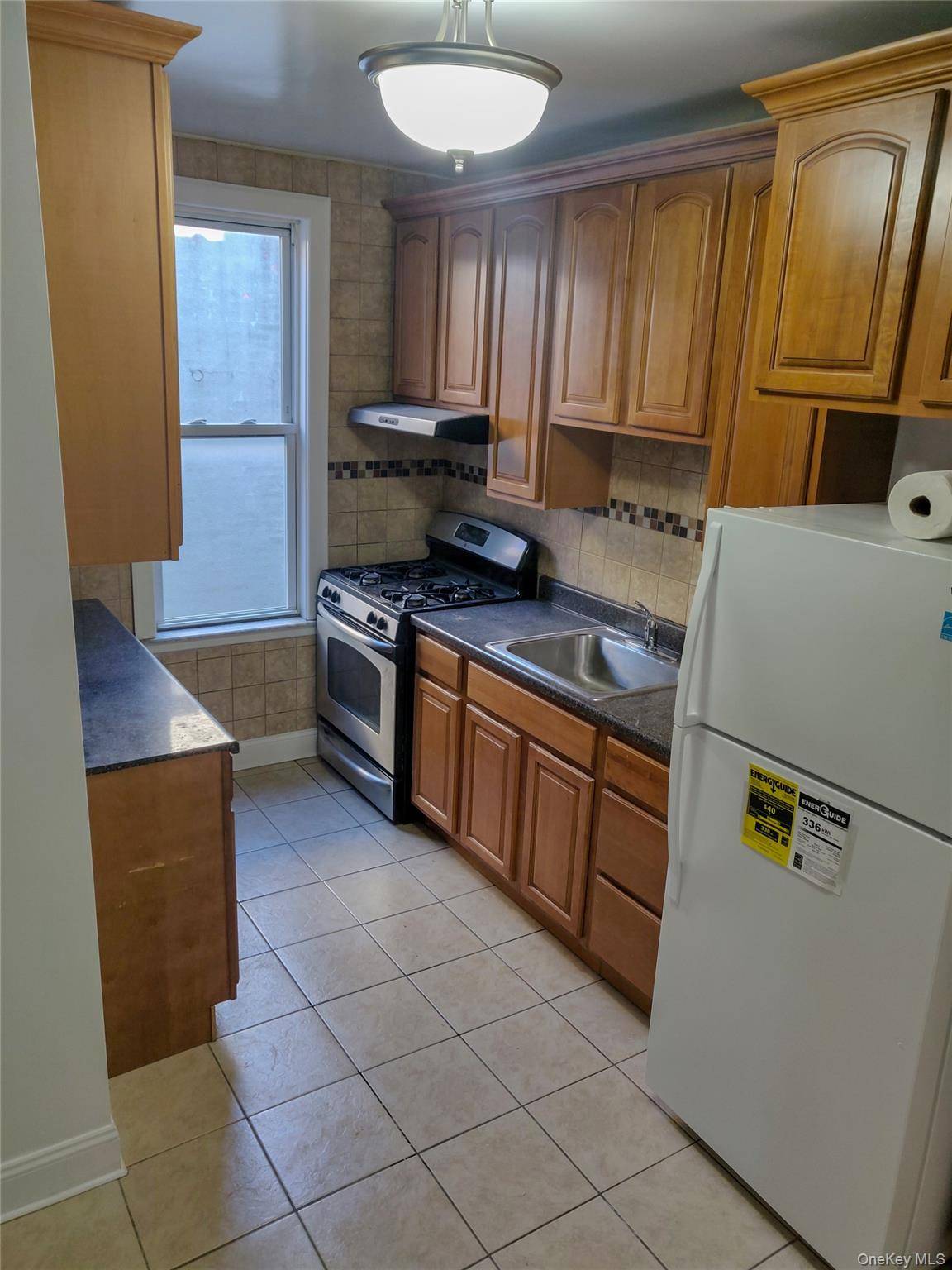 fully rented 6 units 2b 1b located in the prime location of Sunny.
