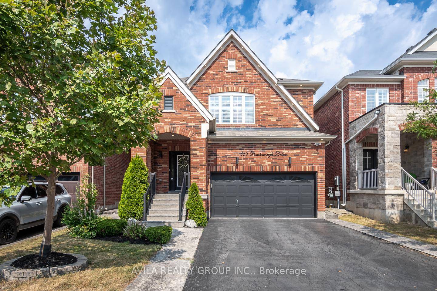 Welcome to a rare find in Miltons sought after Harrison neighbourhood an immaculate, move in ready detached 5 bedroom, 5 bathroom home offering nearly 3, 000 sq.
