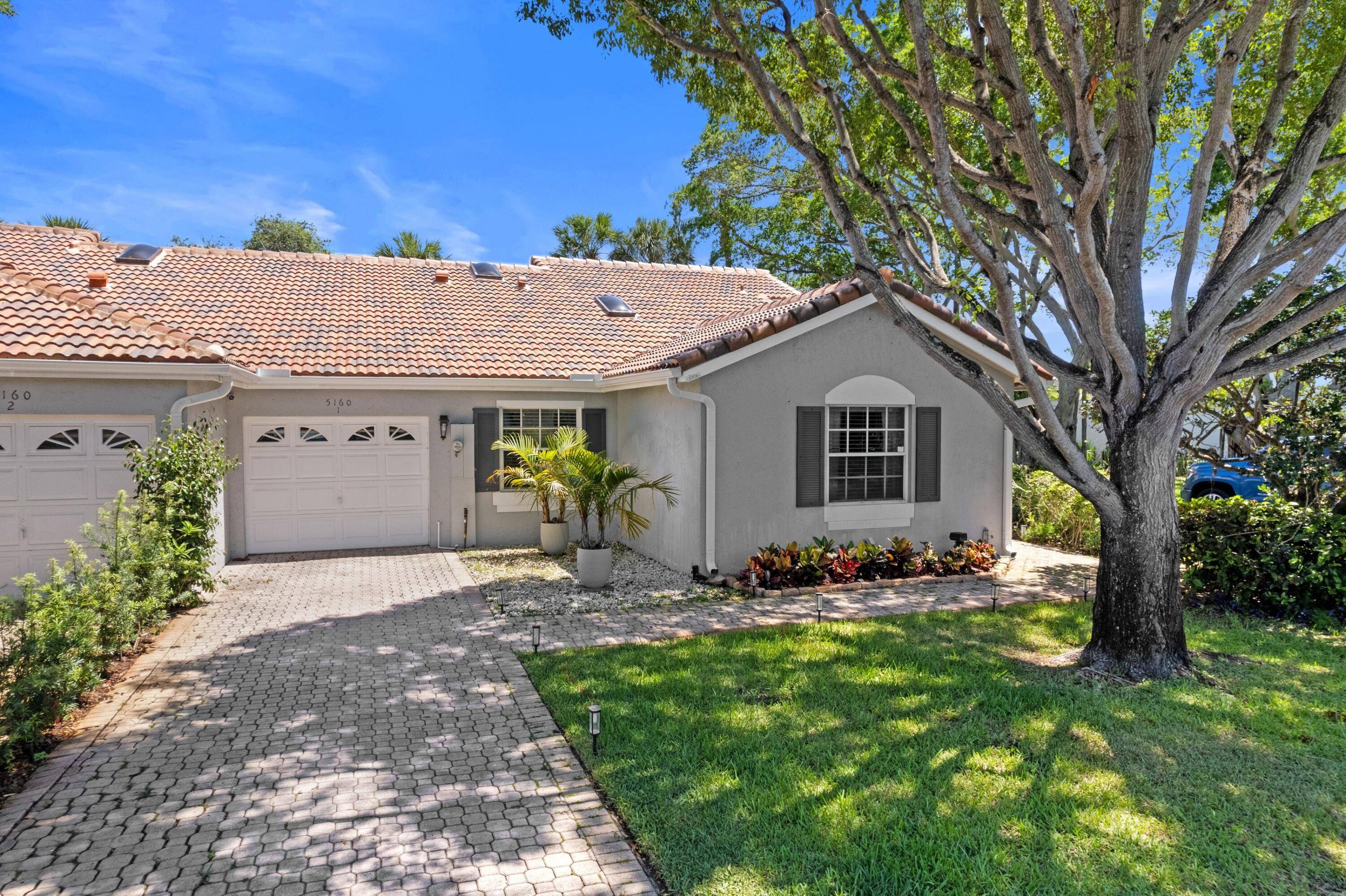 ABSOLUTELY GORGEOUS FULLY RENOVATED VILLA END UNIT PRESTIGIOUS SABAL GARDENS PRIME EAST BOCA LOCATION NEW 2024 ROOF Bright Open Split Floor Plan LED Recessed Lighting Dramatic Vaulted Ceilings Custom Arch ...