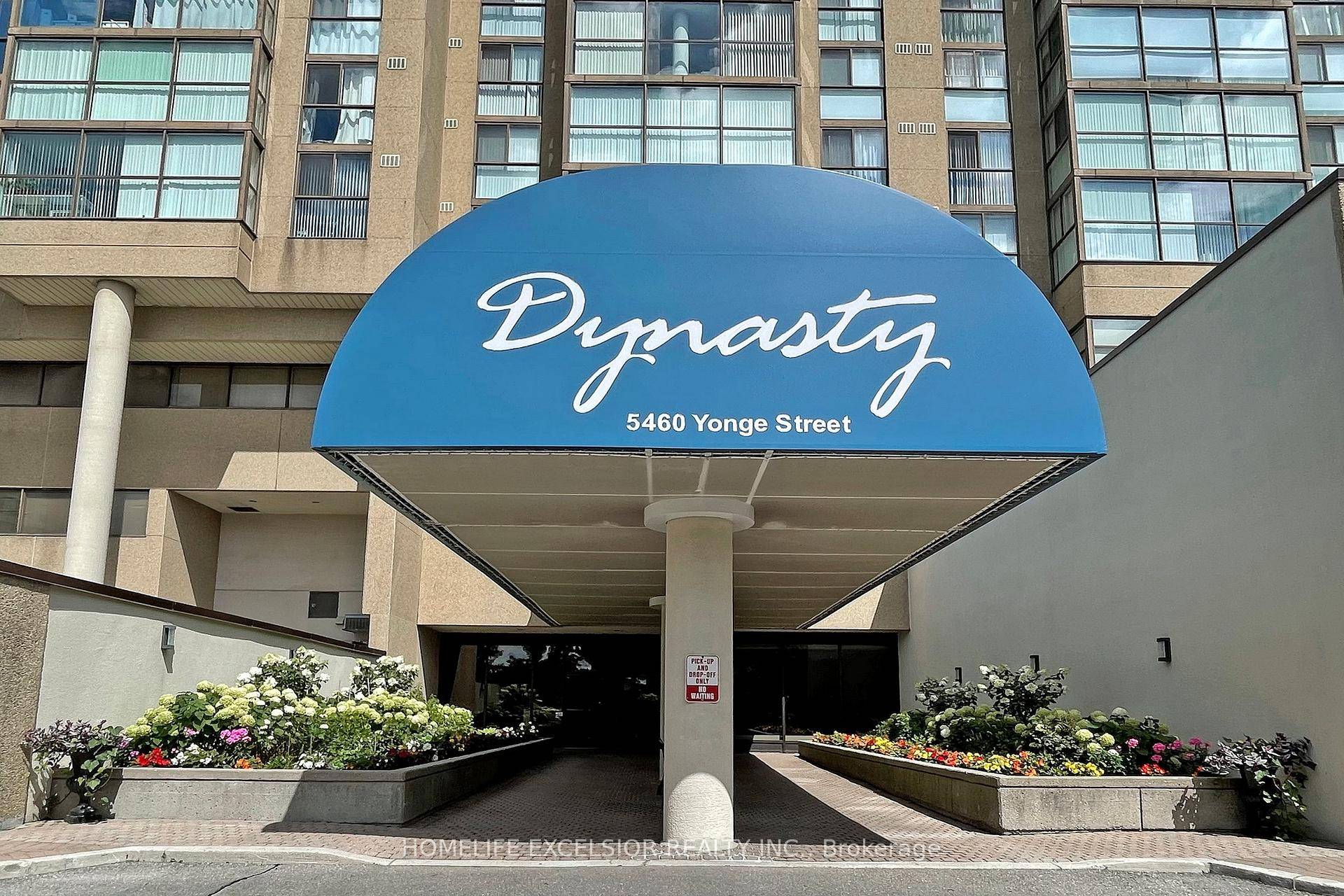 Immaculate, Bright Sun Filled amp ; Spacious 1312sqft Penthouse Unit In Prime Location Yonge Finch Subway.