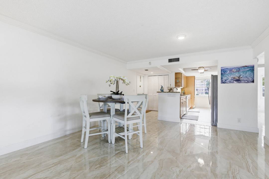 WALK TO THE BEACH, LIVE ON THE ISLAND.