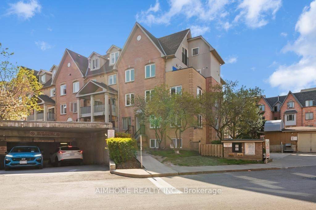 Amazing Location ! At The Heart Of Richmond Hill.