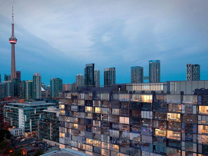 Prestigious Thompson Residences In The Heart Of King West !
