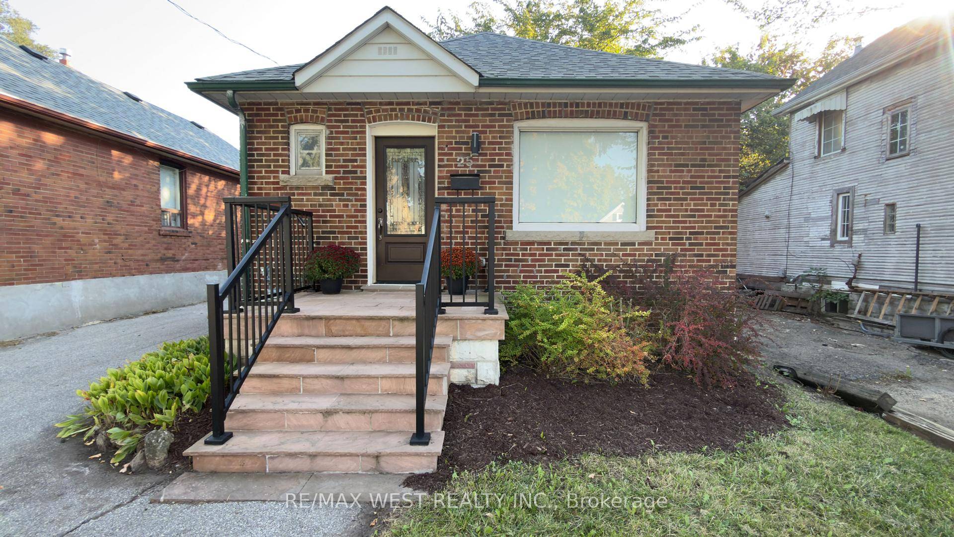 25 Sixteenth St W, Toronto Newly Renovated Bungalow.