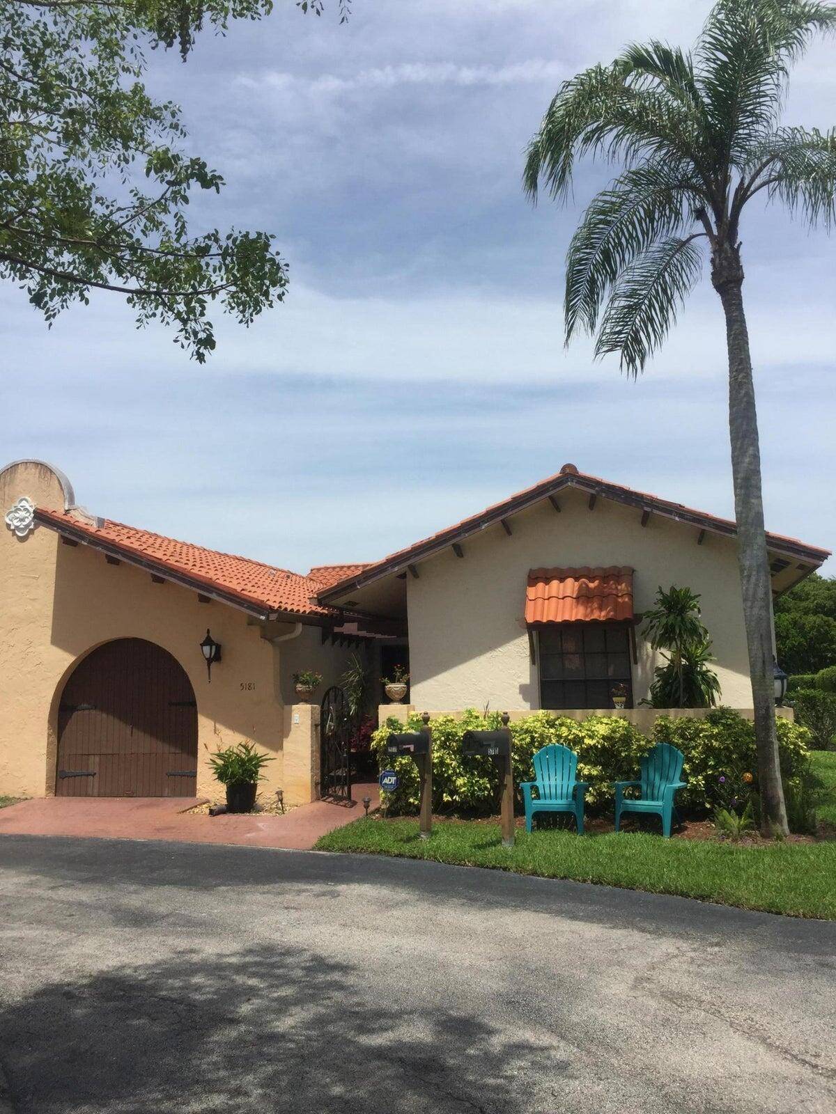 A must see corner unit 3 bed 2 bath villa with a 1 car garage.