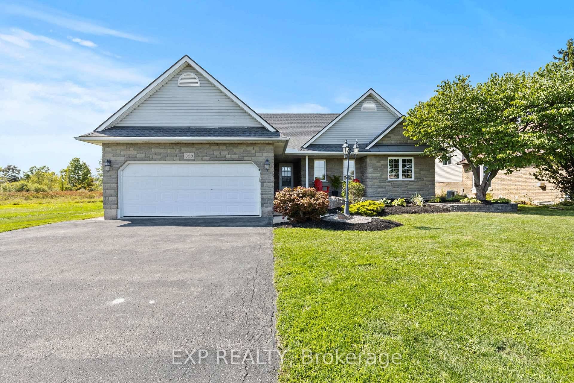 SPACIOUS BUNGALOW ON LARGE LANDSCAPED LOT WITH BACKYARD OASIS AND IN LAW SUITE Situated on sought after South Pelham Road, this beautifully maintained home offers over 2000 sq ft on ...