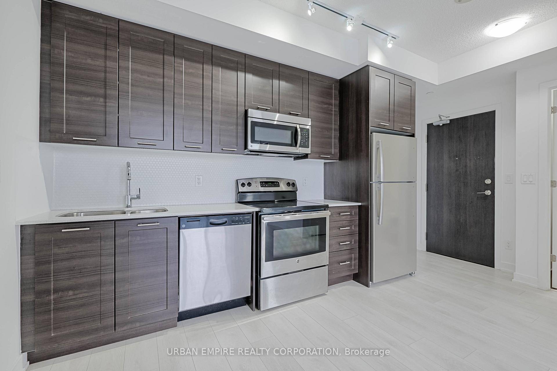 Welcome to this fabulous 1 bedroom suite at Local at Fort York a thoughtfully designed home that blends comfort, style, and convenience.