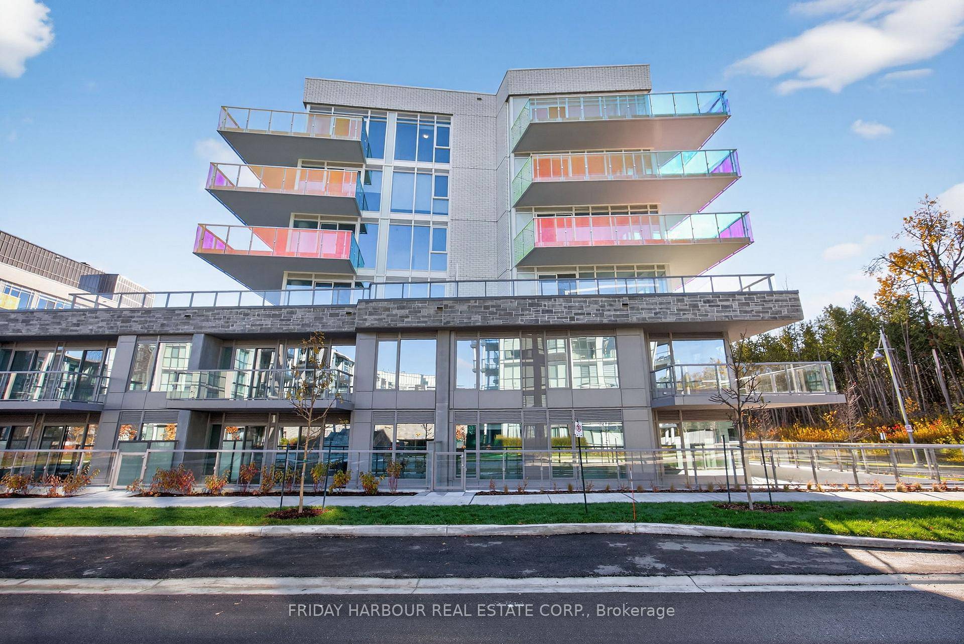 Welcome to Sunseeker Friday Harbour's newest waterfront gem !