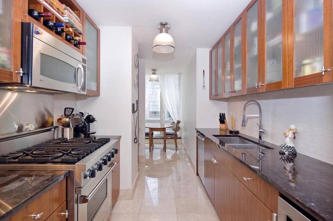 Enjoy Midtown living in this exquisite full service condominium.