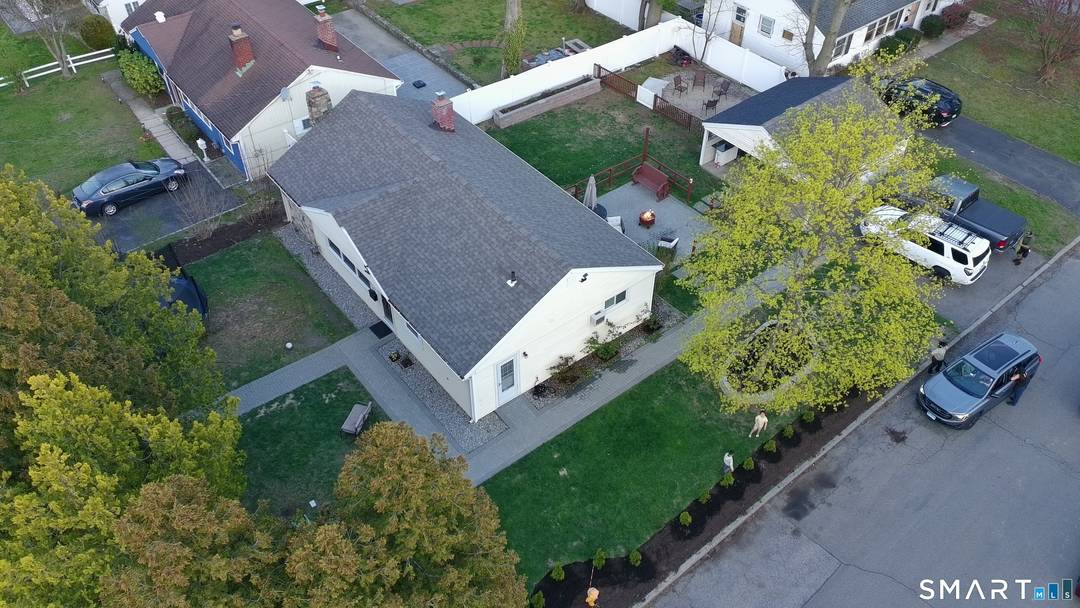 Spectacular Home for Sale in The Cove Stamford, CT Welcome to this spectacular home located in the highly desirable Cove neighborhood of Stamford.