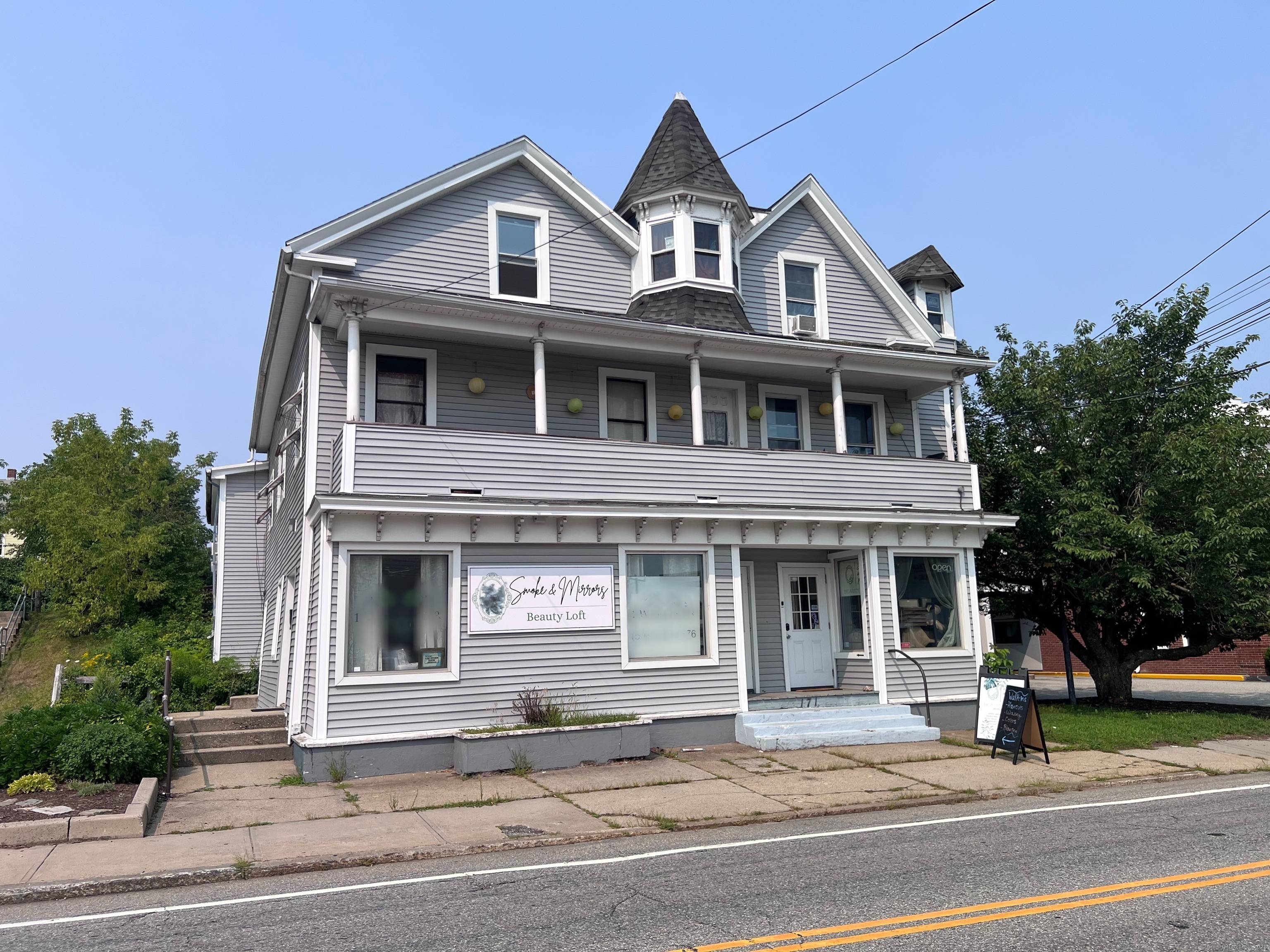 Don't miss this rare chance to own a versatile 5 unit mixed use building in the heart of a rapidly growing town.