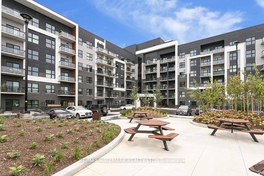 Modern 2 Bedroom, 2 Full Bath Condo and 2 Parking for Lease in Oakville Uptown Core Glenorchy.