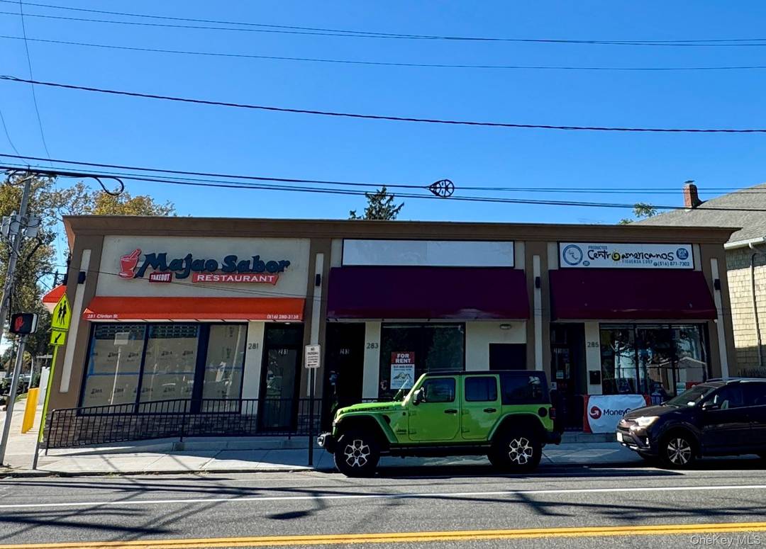 Prime location in the most prosperous area of Hempstead Town, close to government institutions and the Town hall, surrounded by numerous shops.