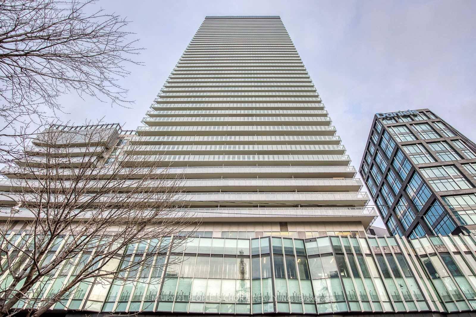 Welcome to this gorgeous Luxury Condo Apartment located in the main downtown area facing the waterfront.