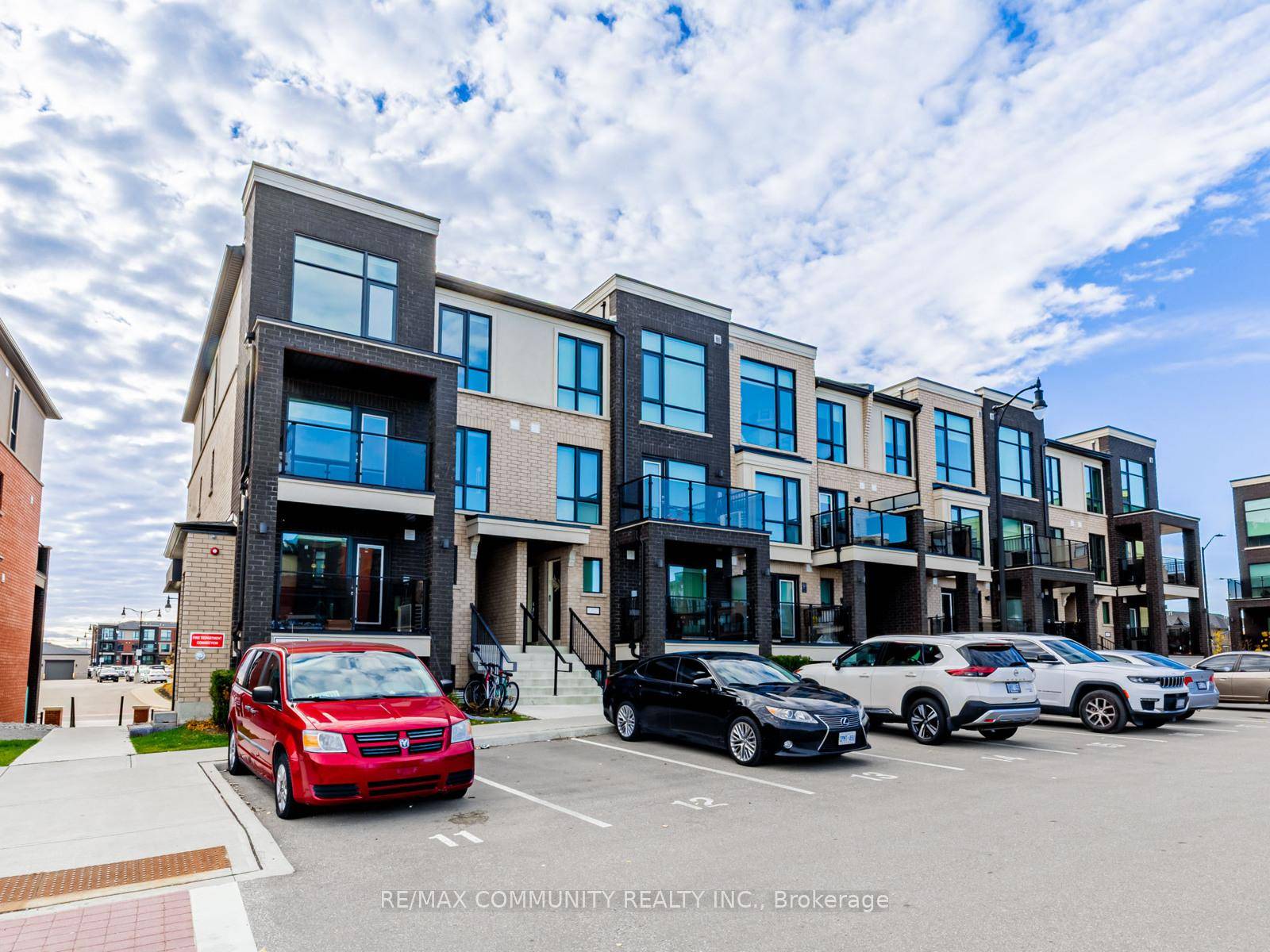 End Unit That Feels Like a Semi !