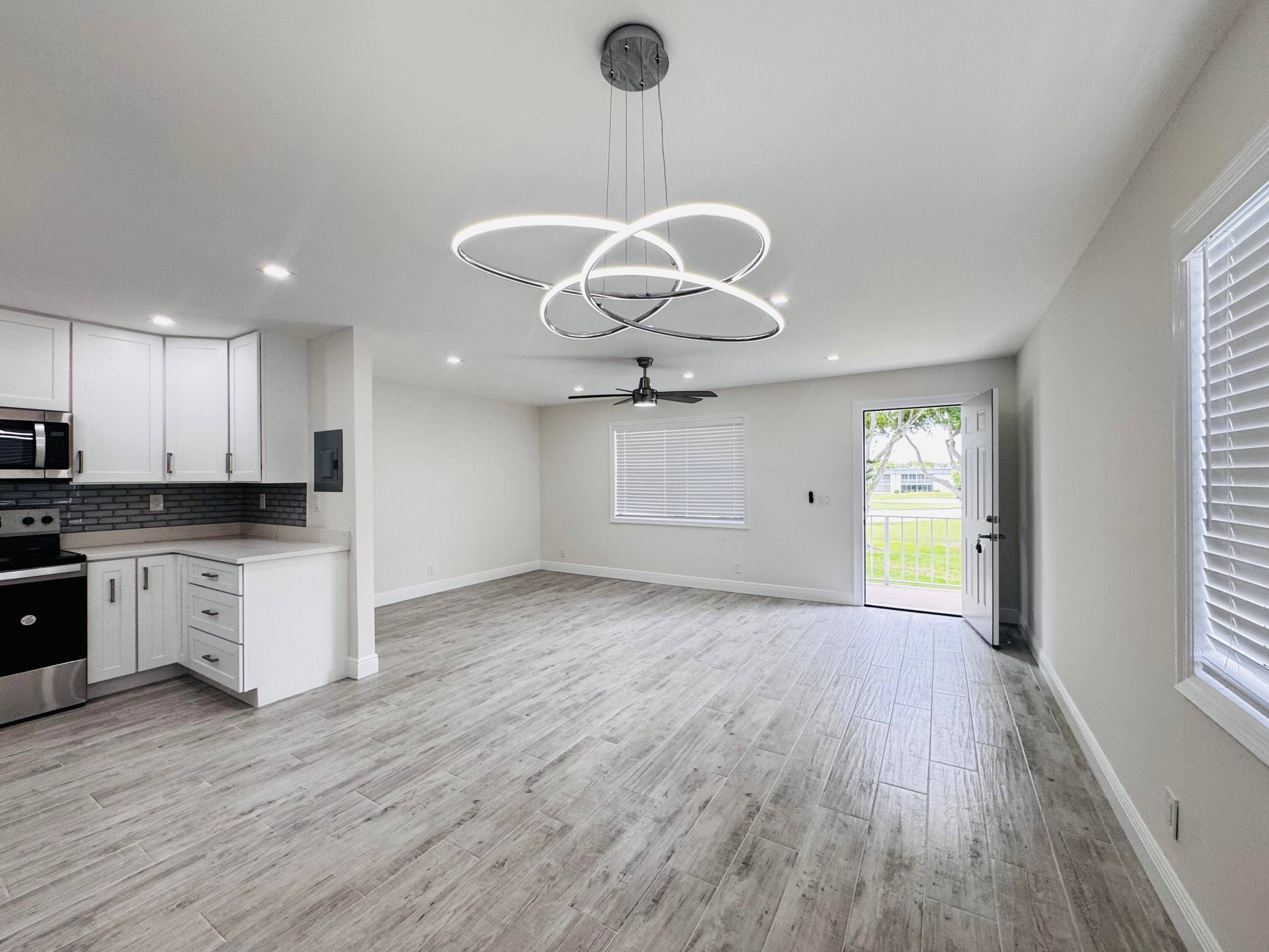 Beautiful 1 bedroom, 2 bath apartment in great location.