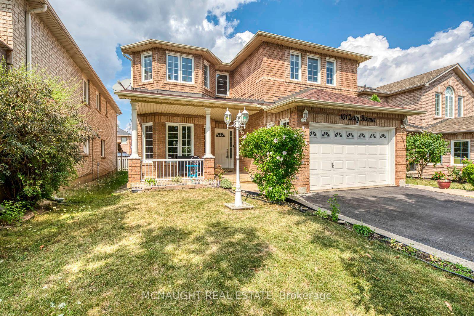 Fall in Love with This Gorgeous, Sun Filled Home in a Peaceful Neighbourhood !