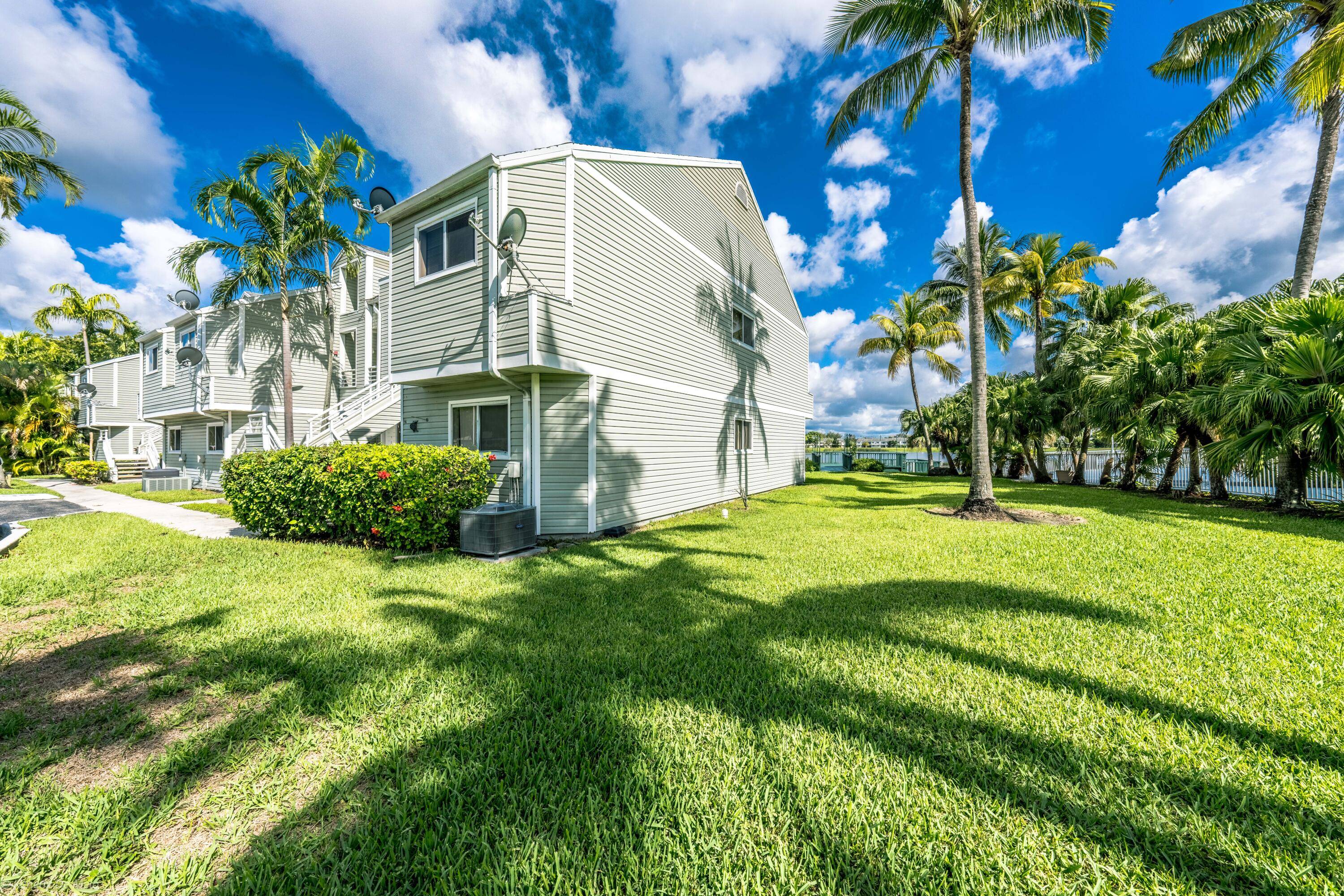 INVESTOR FRIENDLY ! RENTED 2 BEDROOM 2 BATHROOM, WOOD FLOOR THROUGHOUT THE ENTIRE UNIT.