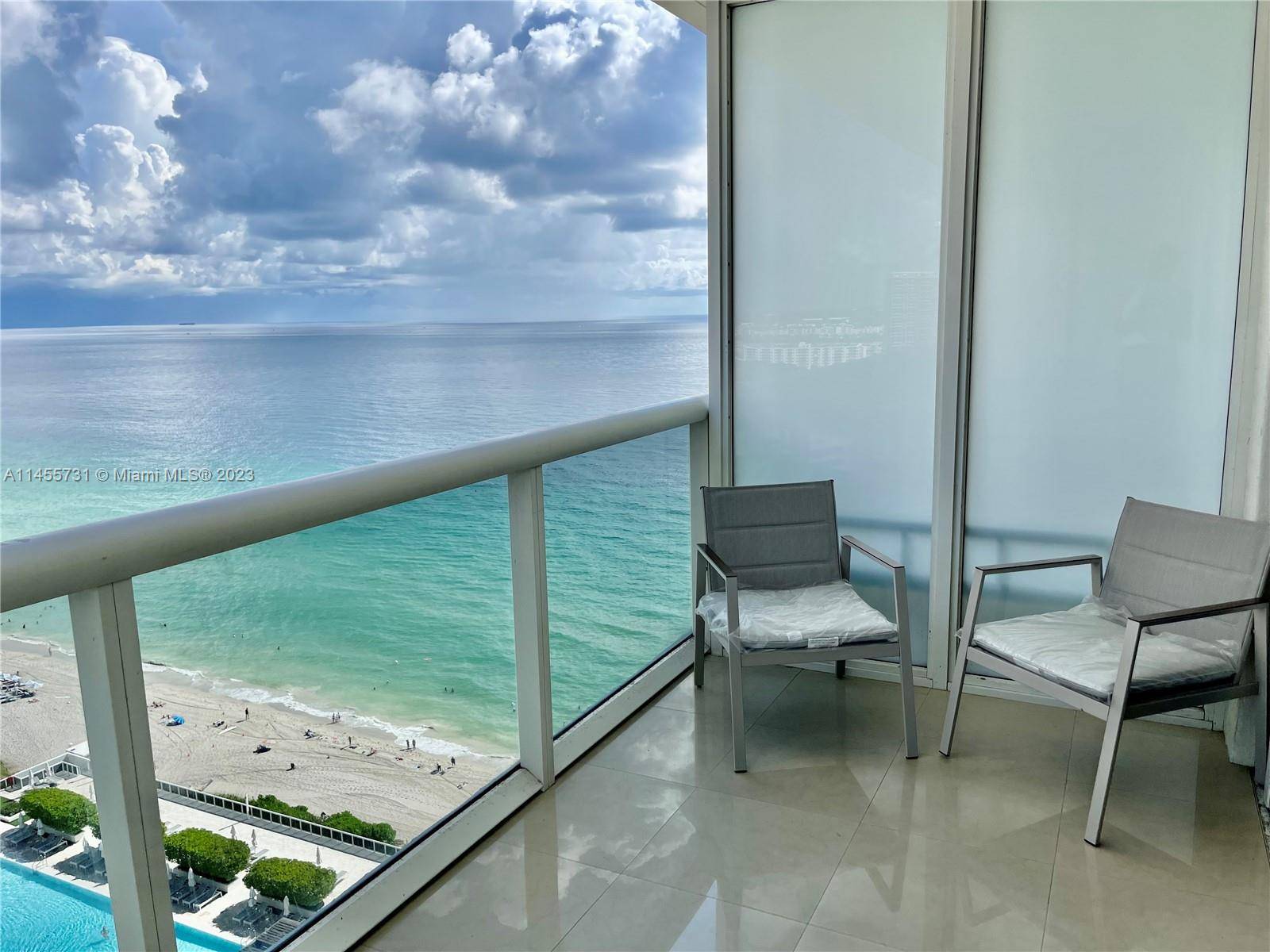 Spectacular studio unit with North Eastern exposure ocean view.