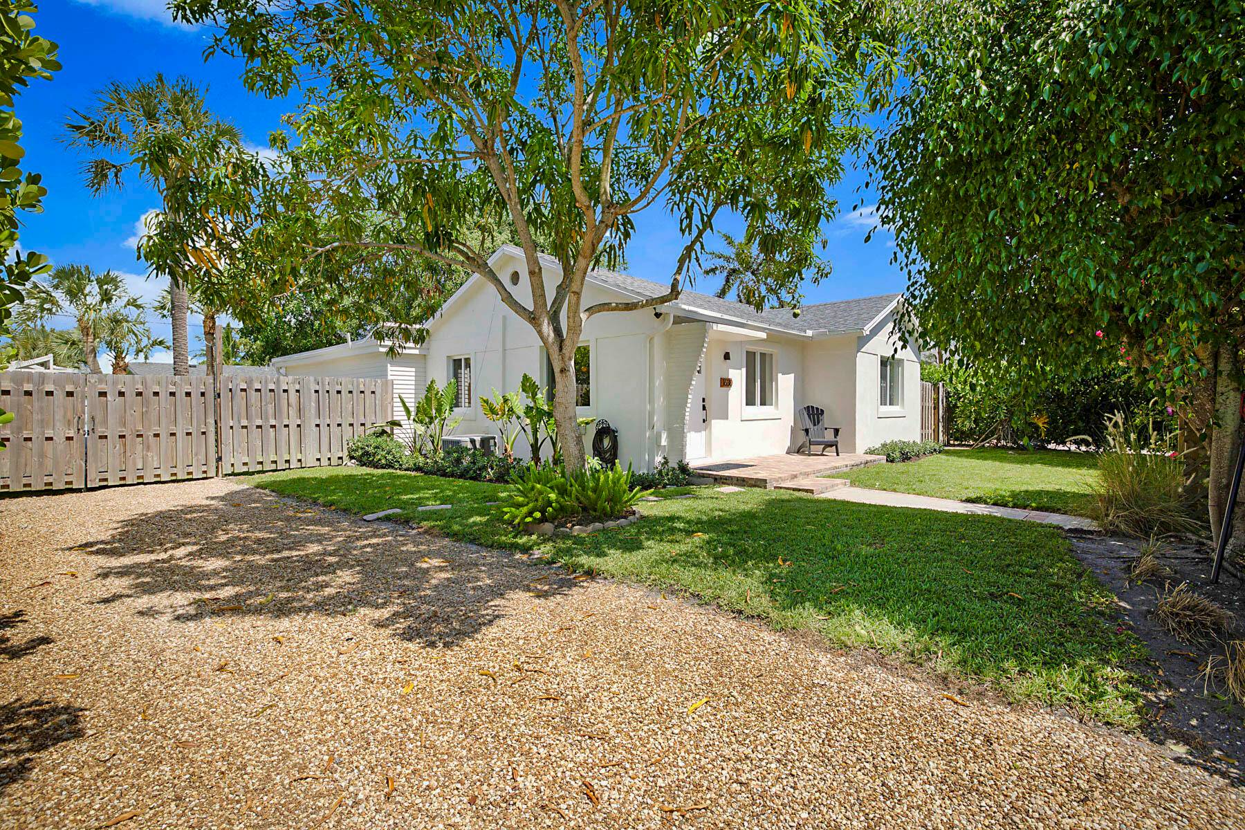 BRAND NEW ROOF JUNE 2025 Prime East Location just 2 blocks from the Intracoastal and a short golf cart or bike ride to the Ocean, Dinner and Downtown local hotspots ...